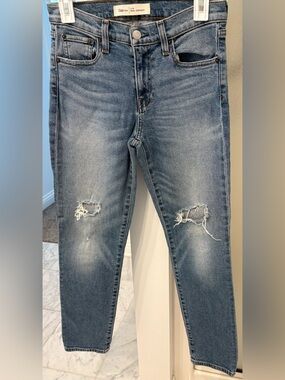 Gap 1969 Women’s Distressed Straight Leg Medium Blue